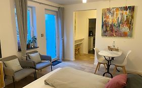 Helle Souterrainwohnung mit Komfort